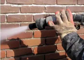 Woning zandstralen of de gevel stralen, een van de mogelijkheden tot een grondige reinigingsbeurt