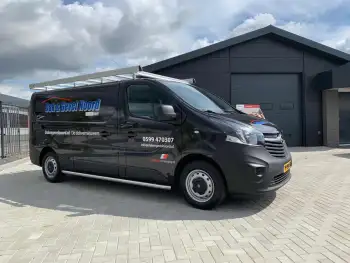 Uitbreiding wagenpark nieuwe Vivaro geleverd door Ambergen