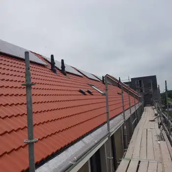 Dakpannen coaten van acht woningen in Almere