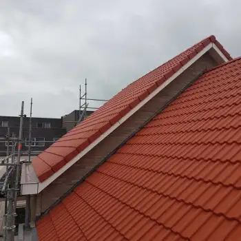 Dakpannen coaten van acht woningen in Almere