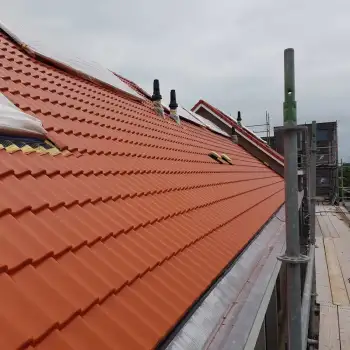 Dakpannen coaten van acht woningen in Almere