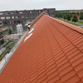 Dakpannen coaten van acht woningen in Almere