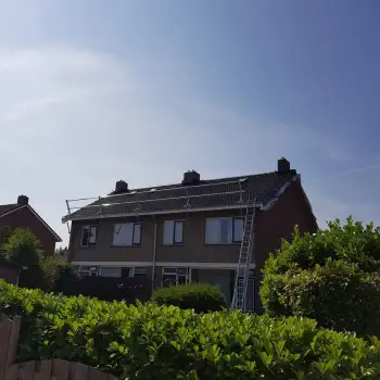 Dakpannen reinigen en coaten  in harderwijk voor woningcooperatie UWOON