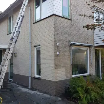 Odoorn woning gereinigd met heet water techniek.