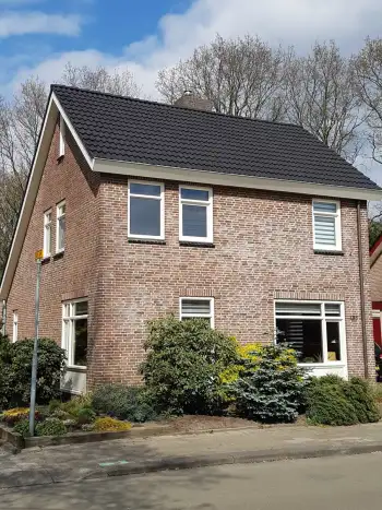 Dakcoatingnoord heeft in Drachten 4 woningen voorzien van dakcoating.