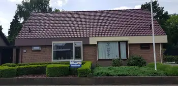 In Harderwijk een woning voorzien van rode dakcoating