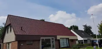 In Harderwijk een woning voorzien van rode dakcoating