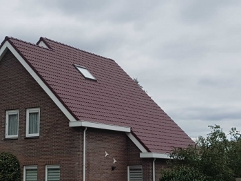 Nieuw Buinen Rozenlaan woning in een dag in de dakcoating Nieuw Buinen Rozenlaan woning in een dag in de dakcoating