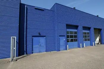 Nieuwe gevelcoating voor bedrijfspand met behulp van airless coating