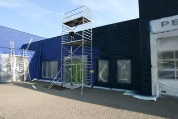 Nieuwe gevelcoating voor bedrijfspand met behulp van airless coating