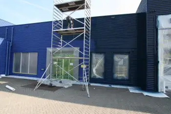 Nieuwe gevelcoating voor bedrijfspand met behulp van airless coating