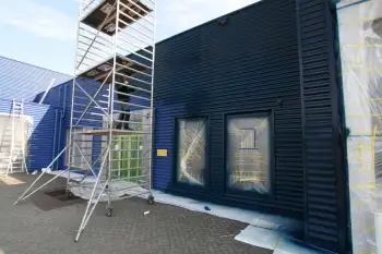 Nieuwe gevelcoating voor bedrijfspand met behulp van airless coating