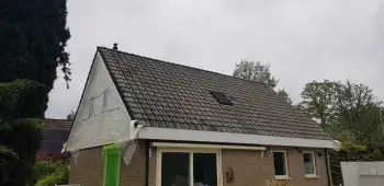 In Tolbert een woning voorzien van blauwe dakcoating