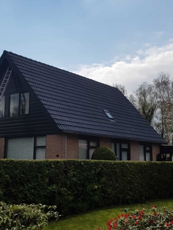Wedde door dakcoating is dit dak weer jarenlang beschermd Wedde door dakcoating is dit dak weer jarenlang beschermd