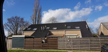 Voor woningstichting Groninger Huis woningen in de dakcoating gezet Voor woningstichting Groninger Huis woningen in de dakcoating gezet