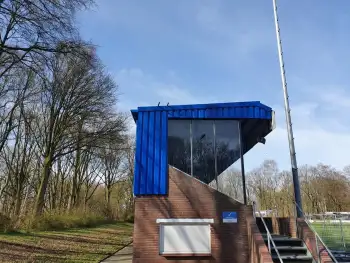 Reinigen en coaten van de SC voetbal tribune in Stadskanaal