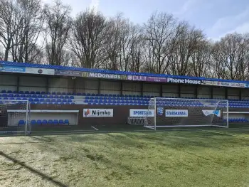 Reinigen en coaten van de SC voetbal tribune in Stadskanaal