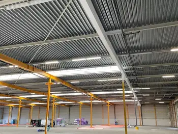 Brandwerende coating Nullifire aangebracht op staalconstructie in een afhaalcentrum te Heerenveen