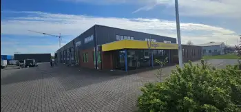 Velgsib - bedrijfspand coaten in Stadskanaal doormiddel van coating op de gevel spuiten.