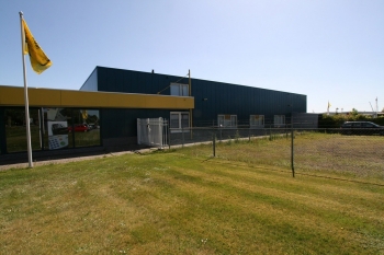 Van der Laan in Stadskanaal het pand voorzien van coating. Van der Laan in Stadskanaal het pand voorzien van coating.